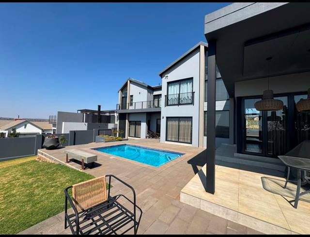 4 BEDROOM HOUSE FOR SALE IN MIDSTREAM HEIGHTS